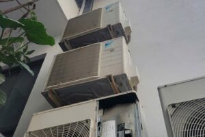 Đội ngũ kỹ thuật viên và xe dịch vụ Điện Lạnh Bách Khoa Hà Nội