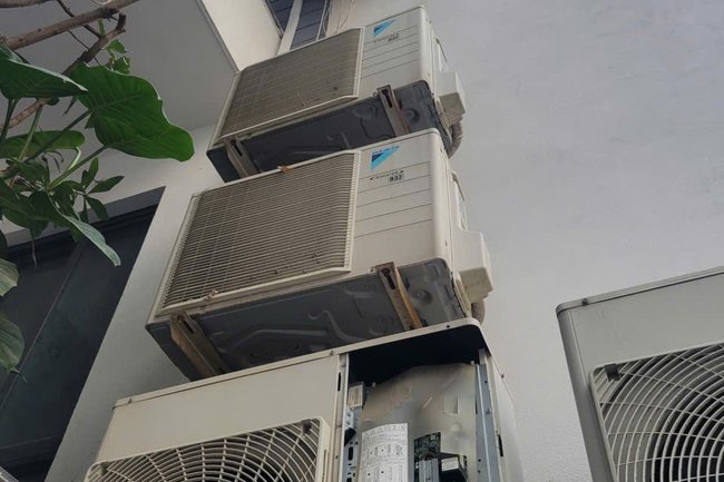 Sửa Điều Hòa Không Lên Nguồn: 7 Nguyên Nhân & Cách Xử Lý 2025 Đội ngũ kỹ thuật viên và xe dịch vụ Điện Lạnh Bách Khoa Hà Nội