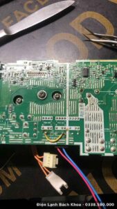 Linh kiện trên board mạch bếp từ - tụ điện, IGBT và cảm biến