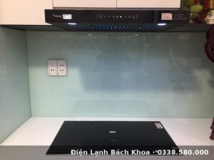 Bếp từ lắp đặt trong gian bếp gia đình tại Hà Nội