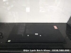 Bếp từ lắp đặt trong gian bếp gia đình tại Hà Nội
