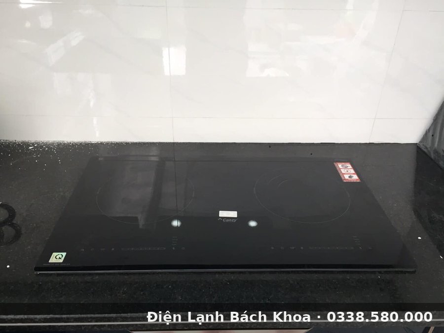 Top Dịch Vụ Sửa Bếp Từ Uy Tín Nhất Hà Nội 2026 Bếp từ lắp đặt trong gian bếp gia đình tại Hà Nội