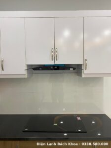 Bếp từ lắp đặt trong gian bếp gia đình tại Hà Nội