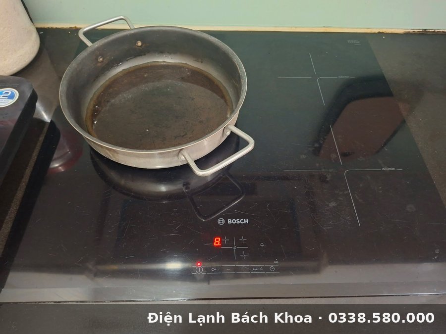 Sửa Bếp Từ Tại Long Biên Hà Nội – Thợ Đến Nhà Nhanh Bo mạch và linh kiện bếp từ được kiểm tra trước khi thay thế