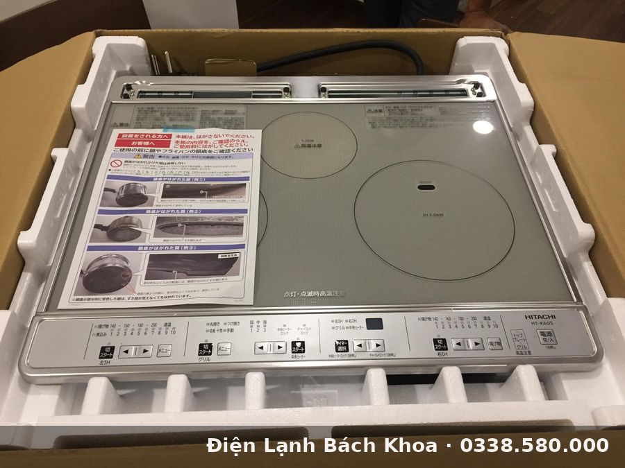 Sửa Bếp Từ Đường Nguyễn Trãi Thanh Xuân Hà Nội Kỹ thuật viên Điện Lạnh Bách Khoa đang xử lý lỗi bếp từ tại nhà khách