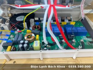 Bo mạch và linh kiện bếp từ được kiểm tra trước khi thay thế