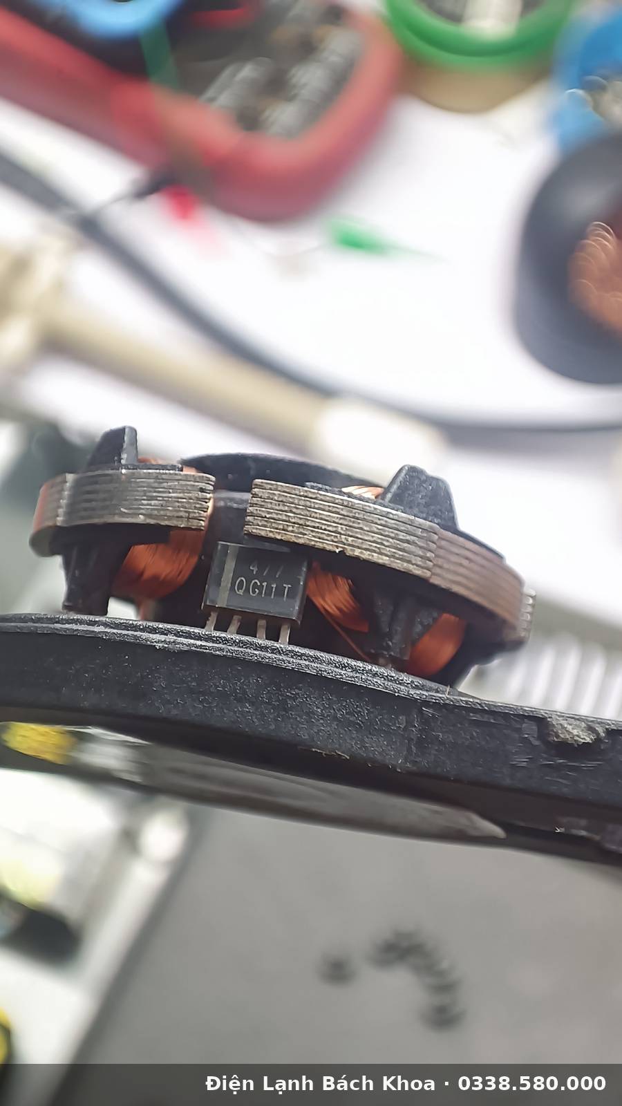 Mã Lỗi Bếp Từ National & Panasonic: H11 H15 U15 U16 Cận cảnh cuộn cảm và linh kiện thay thế cho bếp từ