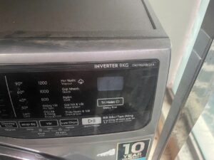 Bảng điều khiển máy giặt Electrolux inverter 9kg với cột chọn nhiệt độ 90, 60, 40, 30 độ và mức lạnh